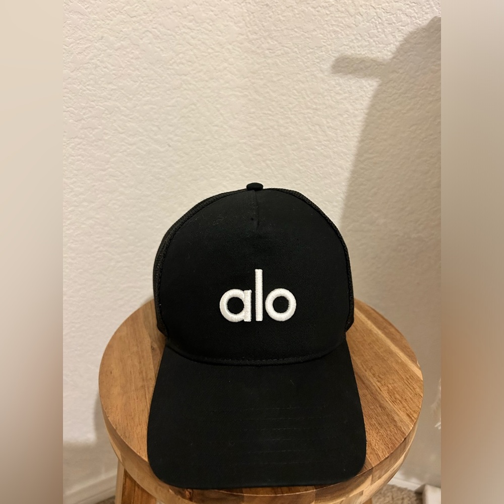 Alo Yoga District Trucker Hat